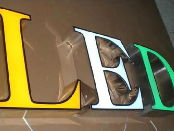 永安介绍LED招牌的基础知识。